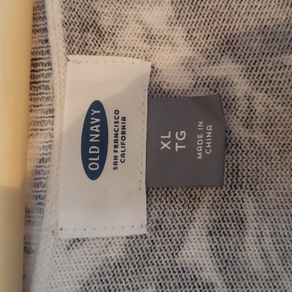 Old Navy Floral Print Lightweight Sweater - Picture 2 of 7